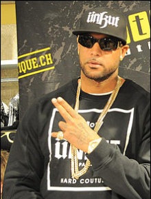 Booba : une voiture de son escorte vandalisée à Lausanne