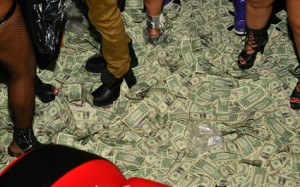 Drake balance 50 000 dollars dans strip club