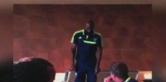 Anelka imite Booba pour son arrivée à West Bromwich Albion
