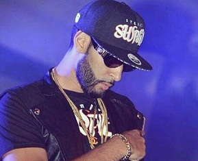 La Fouine sur le tournage du film A toute épreuve avant sa tournée au Maroc