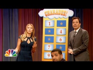 Drake et Scarlett Johansson jouent aux devinettes chez Jimmy Fallon !