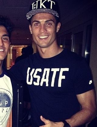Cristiano Ronaldo pose en Unkut, la marque Booba !