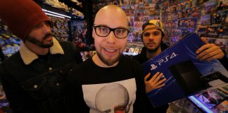 Orelsan et Gringe dans le Superstore spécial PS4