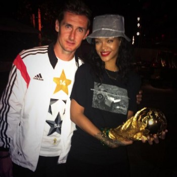 Rihanna fête la victoire Allemande avec les joueurs !