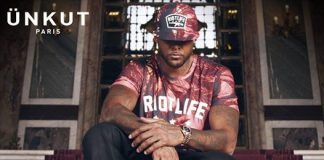 Booba promotionne de la nouvelle collection Unkut