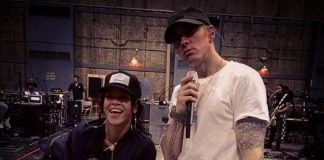Eminem et Rihanna réalisent le Ice Bucket en plein concert !