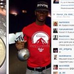 Booba clash La Fouine en affichant son trophée MTV volé
