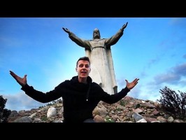 Il tente de rapper plus vite qu'Eminem en 7 langues différents !