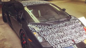 Chris Brown fait peindre les lyrics de 2Pac sur sa Lamborghini !