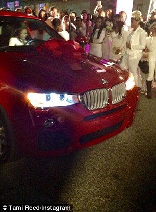 Lil Wayne offre 2 voitures de luxe à sa fille pour son anniversaire !
