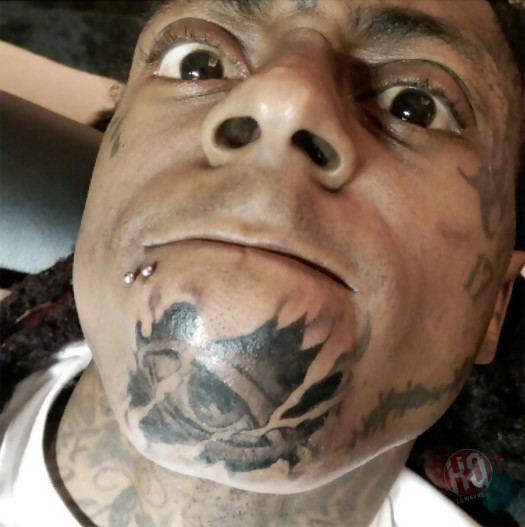 Lil Wayne se tatoue un œil géant sur le visage !