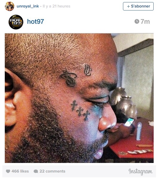 Rick Ross se tatoue le logo du Miami Heat sur le visage