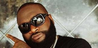 Rick Ross se tatoue le logo du Miami Heat sur le visage