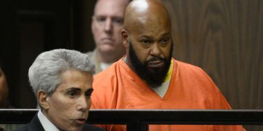 Suge Knight risque la prison à vie, il plaide non coupable