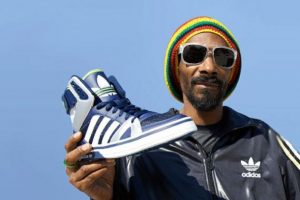Snoop Dogg se moque des nouvelles Yeezy Boost de Kanye West