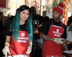 Tyga se tatoue le prénom de sa copine Kylie Jenner !!