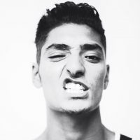 Sneazzy : son coup de gueule contre les rappeurs qui font de la trap !!