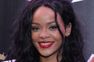 Rihanna se balade à Los Angeles à moitié nue !!