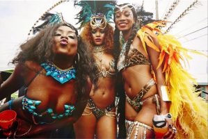 Rihanna torride pour le carnaval à La Barbade !
