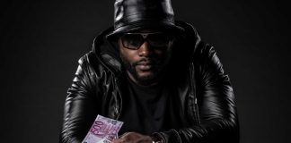 Gradur rend hommage à un proche décédé lors des attentats