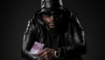 Gradur rend hommage à un proche décédé lors des attentats