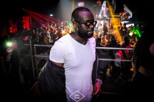 Maitre Gims sa nouvelle Ferrari en met plein la vue !!