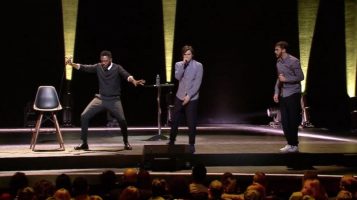 Orelsan et Gringe avec Thomas Ngijol sur scène pour un freestyle d'anthologie