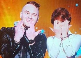 Jul : les internautes commentent sont playback à la TV !