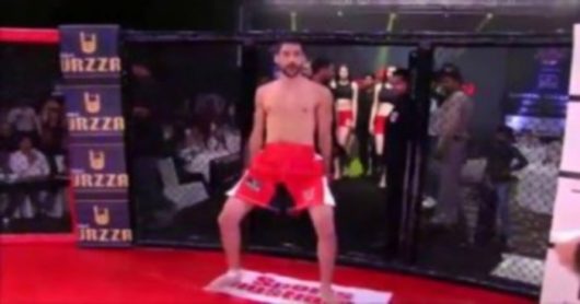Un combattant de MMA nargue son adversaire et finit par le regretter amèrement !