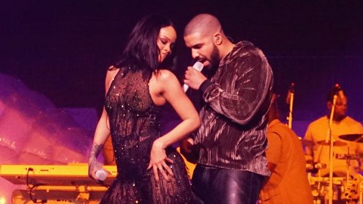 Drake déclare sa flamme à Rihanna sur scène en plein concert !