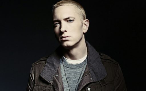 Eminem veut fournir des fournitures scolaires à 5 500 enfants défavorisés !