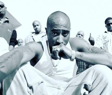 Johnny Depp va eqnuêter sur les meurtres de Tupac & Biggie.