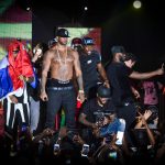 Booba fait monter un fan sur scène pour son anniversaire !