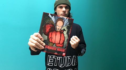 Orelsan rappe en Japonais son tube La Terre est Ronde