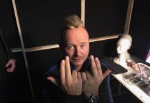 Cauet se déguise et chante du Jul à la TV !