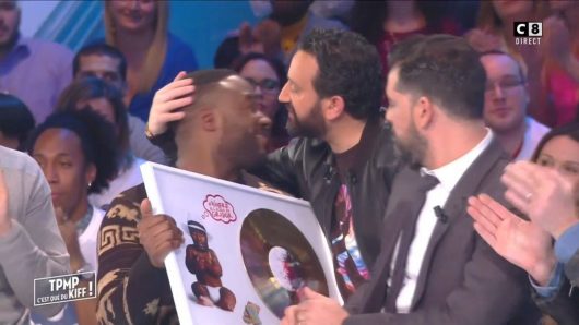 Gradur : Cyril Hanouna lui remet son disque d'or en direct dans TPMP !