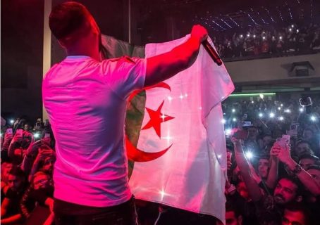 Lacrim met le feu pour son retour sur scène ! (Vidéo)