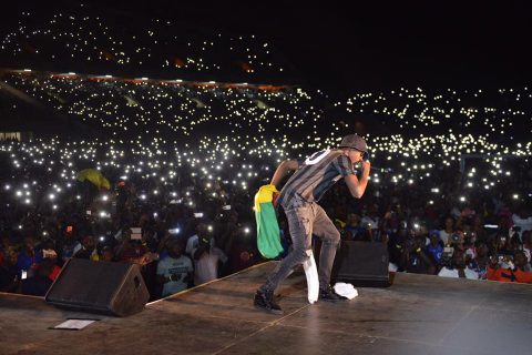 MHD met le feu à Conakry devant plus de 65 000 personnes ! (Vidéo)