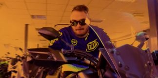 Jul – Yamaha debout (Clip)