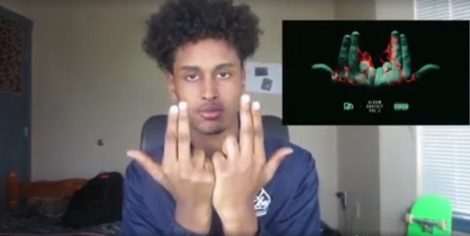 Un YouTubeur Américain s'ambiance sur Tchikita de Jul !