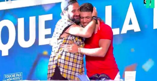 Alrima dans TPMP, il offre des claquettes à Cyril Hanouna ! (Vidéo)