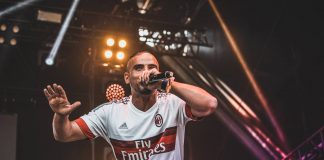 Sofiane : en plein concert, il est obligé de stopper son show pour s’expliquer avec un fan ! (Vidéo)