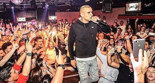 Sofiane violemment agressé et chassé en plein concert ! (Vidéo)
