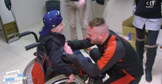 Jul fait un geste magnifique pour un fan handicapé ! (Vidéo)