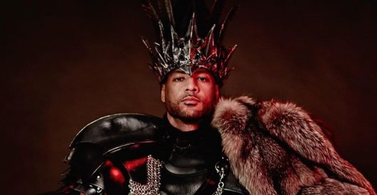 Booba : À la folie, son nouveau clip extrait de Trône