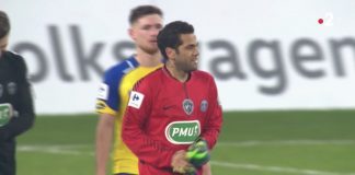 Dani Alvès se transforme en gardien de but lors de Sochaux PSG (Vidéo)
