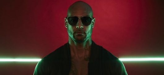 Booba moqué par les internautes pour ses jambes de coq, il répond !