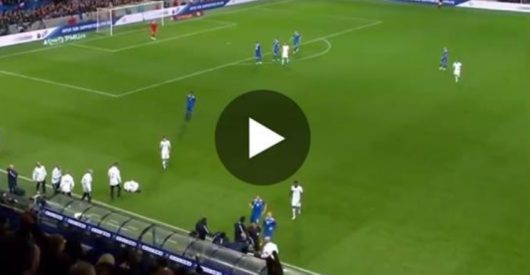Les réactions épiques des remplaçants français lorsque Mbappé se fait faucher