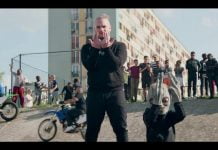 Jul fuit la police avec son OVNI et invite Sofiane dans le clip Je Pilote !