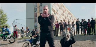 Jul fuit la police avec son OVNI et invite Sofiane dans le clip Je Pilote !